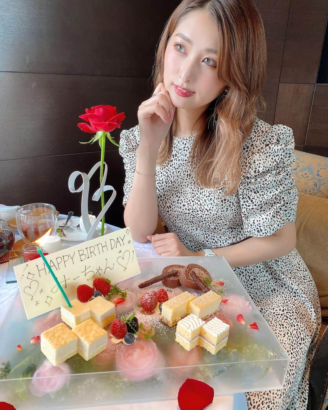 青野美沙稀さんのインスタグラム写真 - (青野美沙稀Instagram)「もう10年になる相方ちゃんが﻿ 今年もお誕生日をお祝いしてくれました💞﻿ ﻿ 個室でゆったりアフタヌーンティー🍰﻿ ﻿ さらにバースデープレートも﻿ 出てきたので﻿ スイーツたくさん食べて大満足🥺🍒﻿ ﻿ 安心感たっぷりの親友との時間は﻿ ほんとに大切です✨✨﻿ ﻿ ありがとう〜💕💕﻿ ﻿ #バースデー #birthday #誕生日﻿ #渋谷 #アフタヌーンティー #afternoontea #レギャン  #レギャン東京 #相方 #せがみさ」7月18日 13時56分 - misaki_aono