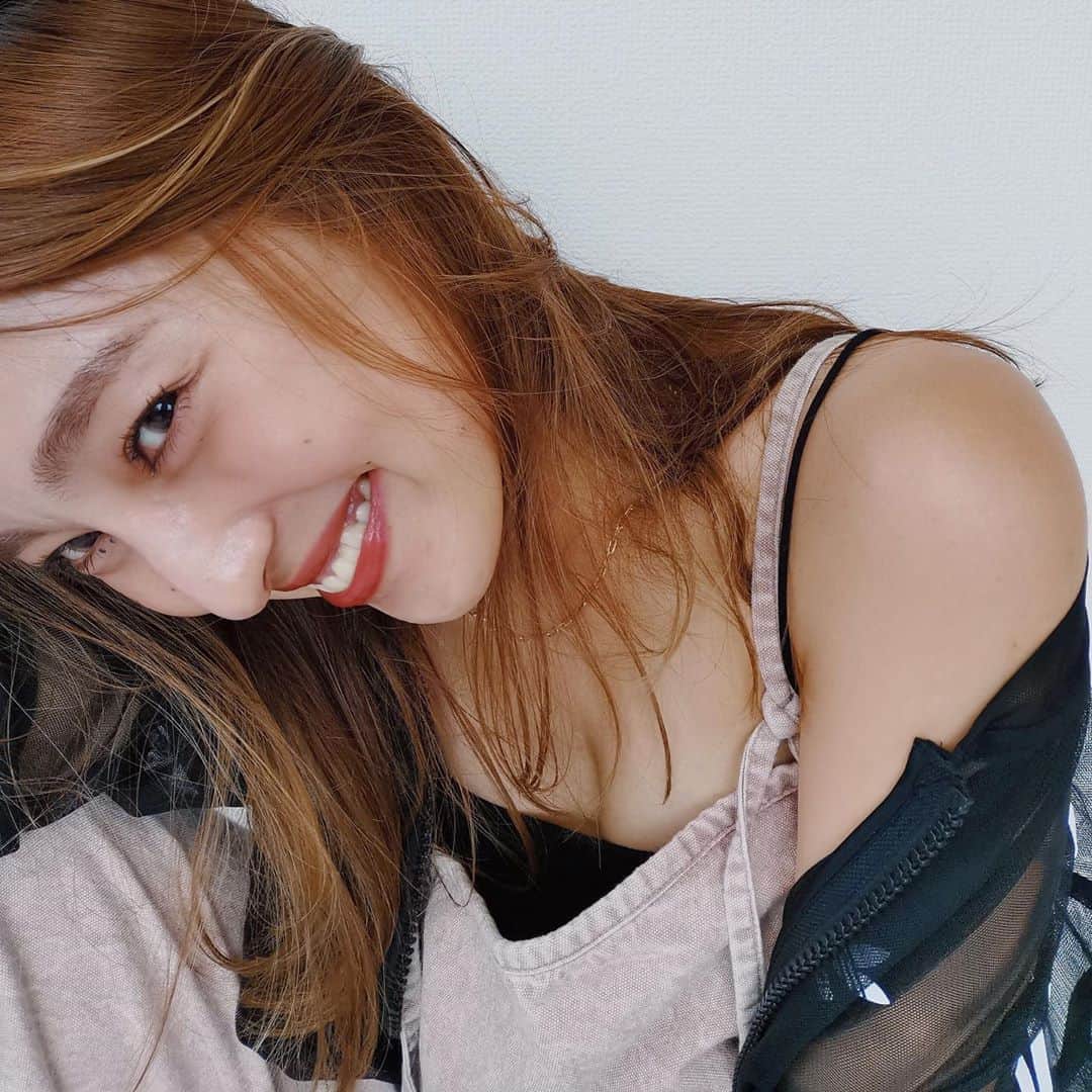 田代裕美恵のインスタグラム：「🖤 . . スケスケジャージ × オールインワン . . 去年hawaiiで買った Adidasのスケスケさん🖤 . 今年ももちろん活躍中🖤 . . #outfit #adidas #junpsuit #mysayang @gelsomino_shop」