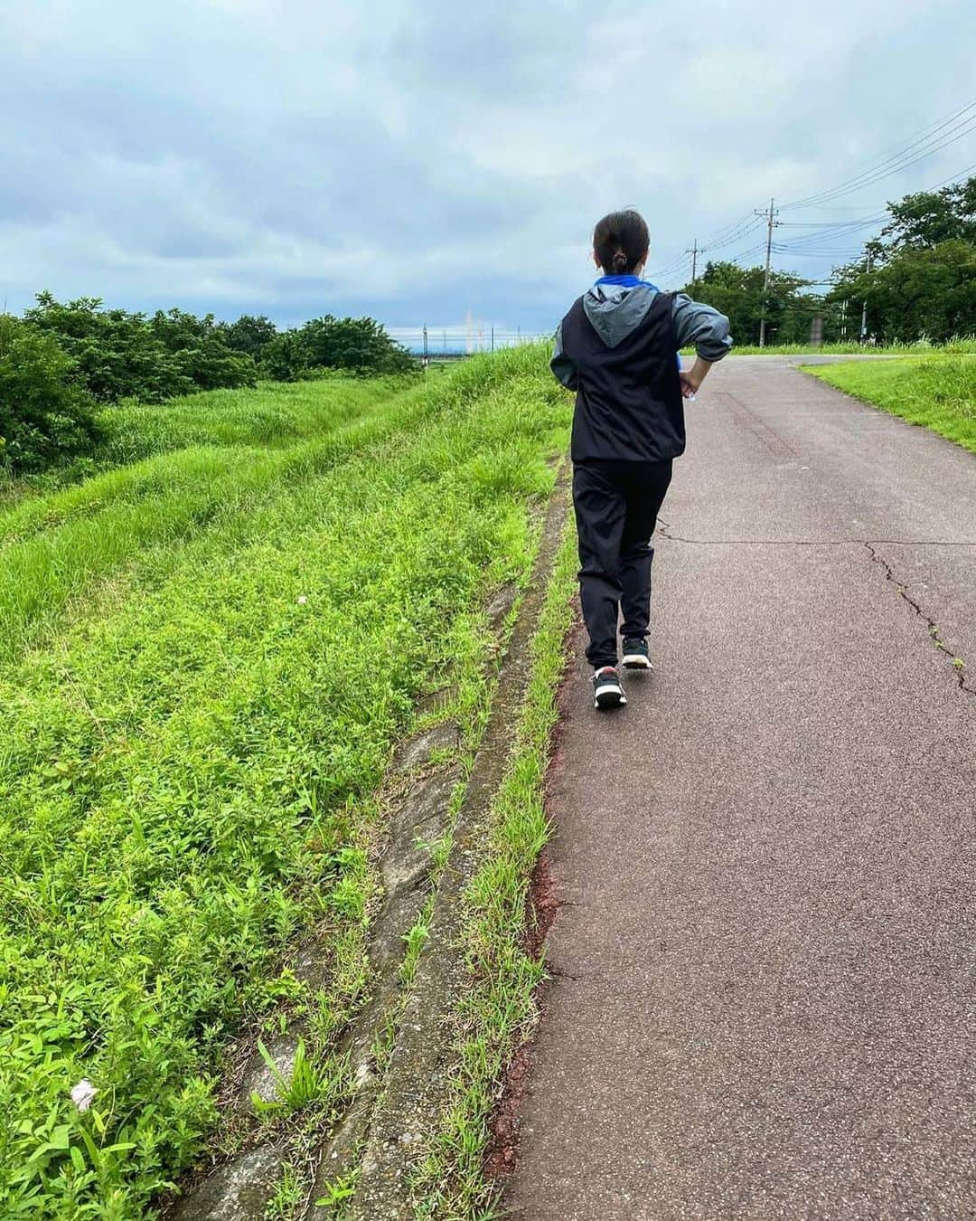 豊嶋花さんのインスタグラム写真 - (豊嶋花Instagram)「・ 最近ランニングを始めました🏃 着ているのはサウナスーツです！ 暑い🥵💦 お仕事が少しずつ再開して、 大事な撮影も近付いてるのでコロナ太り解消！ 頑張ります！！💦 ・ ・ #食欲をうまく抑える方法教えて～ #ランニング #コロナ太り #サウナスーツ #ダイエット #豊嶋花」7月18日 20時04分 - hanatoyoshima_official