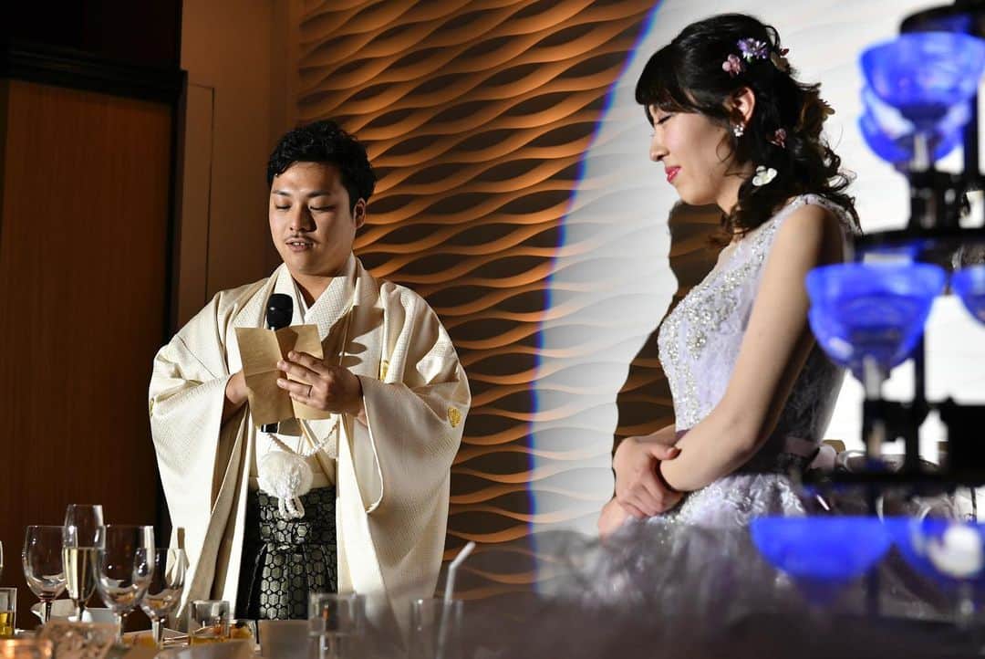 のインスタグラム：「#サプライズメッセージ . ご結婚式だからこそ伝えられる素直な感謝の気持ち . 普段伝えられない想いを言葉にして伝えてみてはいかがですか😌 .  ・ ・。・。・。・。・。・。・。・。・。. .  #ルミアモーレ #wedding #instawedding #結婚式 #ウェディング #結婚式場 #f4f #l4l #instagood #プレ花嫁 #結婚式準備 #花嫁準備 #日本中のプレ花嫁さんと繋がりたい #前撮り #フォトウエディング#サプライズプレゼント #オンライン相談 #オンライン結婚相談 ・。・。・。・。・。・。・。・。」