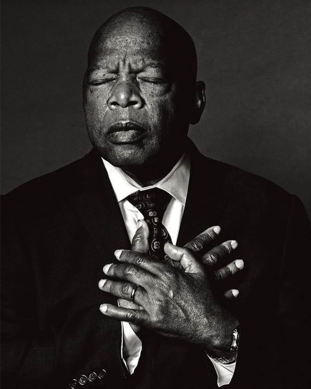 のインスタグラム：「Rest in Peace  Rep. John Lewis ♥️ A True American Leader  Repost from @katiecouric • A huge loss. John Lewis, who went from being the youngest leader of the 1963 March on Washington to a long-serving congressman from Georgia and icon of the civil rights movement, has died after battling pancreatic cancer. He was 80.  As a leader of the Student Nonviolent Coordinating Committee, Mr. Lewis was a committed participant in some of the key moments of the movement — an original Freedom Rider in 1961, a principal speaker at the March on Washington in 1963, one of those brutally clubbed during a 1965 march in Selma, Alabama. Through it all, he faced taunts, beatings and dozens of arrests.   In 2011, he was awarded the Presidential Medal of Freedom by President Obama. “If you see something that is not right, not fair, not just, you have a moral obligation to do something about it.” John Lewis was a true American hero. Rest In Peace, sir. 📸: @nymag  #breakingnews #johnlewis #restinpeace #goodtrouble」
