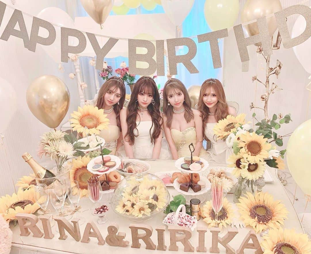 寿リリカさんのインスタグラム写真 - (寿リリカInstagram)「♡ シンデレラハウスで姫会birthday party🌻🏰🌻🎀✨ ♡ かわいいりなちゃんちえちかちゃんと幸せな空間でした🥰💓💓 だいすきっ💋💕💕💕💕 ♡ #姫会 #姫会パーティー #バースデーパーティー #西麻布 #シンデレラハウス #himekai #birthdayparty」7月18日 15時04分 - ririkakotobuki