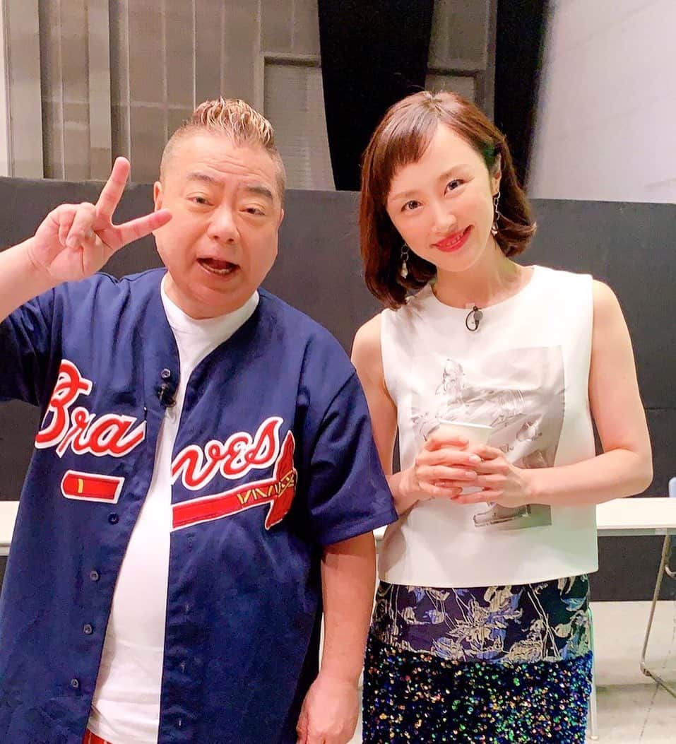 山口もえさんのインスタグラム写真 - (山口もえInstagram)「出川さんとパチリ📸✨ 昔からずーっと優しい出川さんです😊 ふつーすぎる投稿で ごめんちゃい。笑 是非観てください💕📺  7月20日(月)19：00〜21：00 TBS「クイズ！THE違和感」 #出川哲郎#クイズ！THE違和感 #TV #クイズ#だいすき  #気がついたら出演者はほとんど年下」7月18日 14時57分 - moe_yamaguchi0611