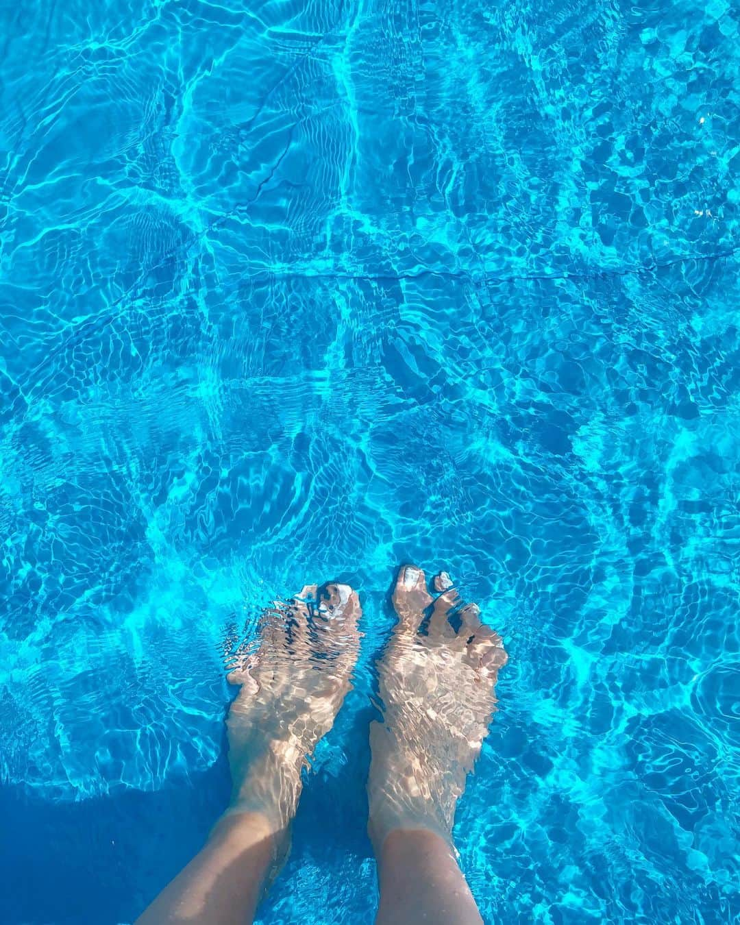 林香里のインスタグラム：「本日、プール開き👙🥽🏊🏻‍♀️⛱🌊🌈  #pool#myhome#family#プール開き」