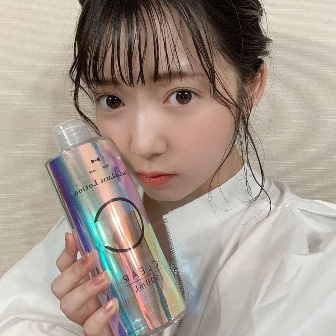山岸理子のインスタグラム：「* ハトムギの化粧水を使い切ったので、 #ルルルン から発売された化粧水を買ってみました♡ 3種類の化粧水の中から 私は #さっぱり とした #ルルルンローションクリア にしてみたよ〜！ 大容量でパシャパシャ使えていい感じです◎ ・ ・ ・ ・ #tsubaki_factory #山岸理子 #化粧水 #新発売 #スキンケア #lululun #パッケージも #かわいい」