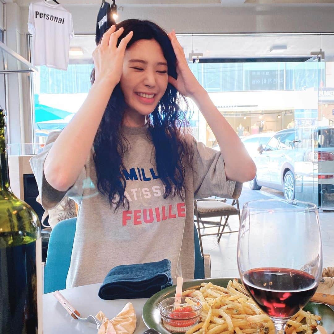 リジ のインスタグラム：「Not today🍷 @ahnahr」