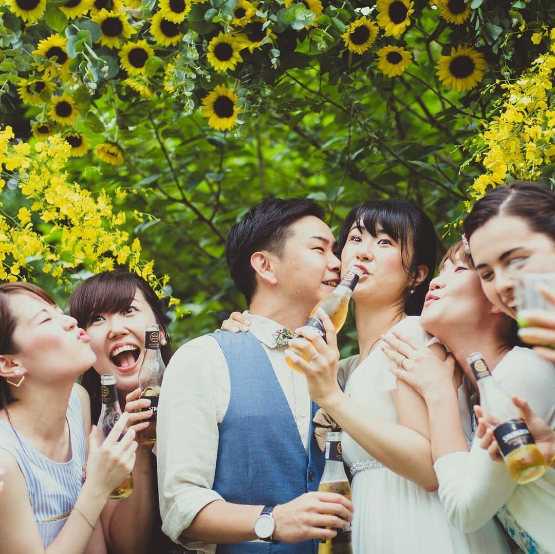 ブライディール｜ コンセプトからつくるウェディングのインスタグラム：「. . のんで 笑って おしゃべりして 笑い声あふれるgarden party  Photo scene /  Garden party . . .  #bridealwedding #brideal #originalwedding #photogenic #weddingparty #weddingphotography #naturalwedding #wedding #2020wedding #ブライディール #自由な結婚式 #ブライディールウェディング #オリジナルウェディング #ナチュラルウェディング #コンセプトウェディング #ガーデンウェディング #ガーデンパーティー #結婚式準備 #結婚式アイデア #結婚式演出 #結婚式 #結婚式場 #貸切結婚式 #ウェディングパーティー #プレ花嫁  #プレプレ花嫁  #卒花嫁 #結婚式レポ」