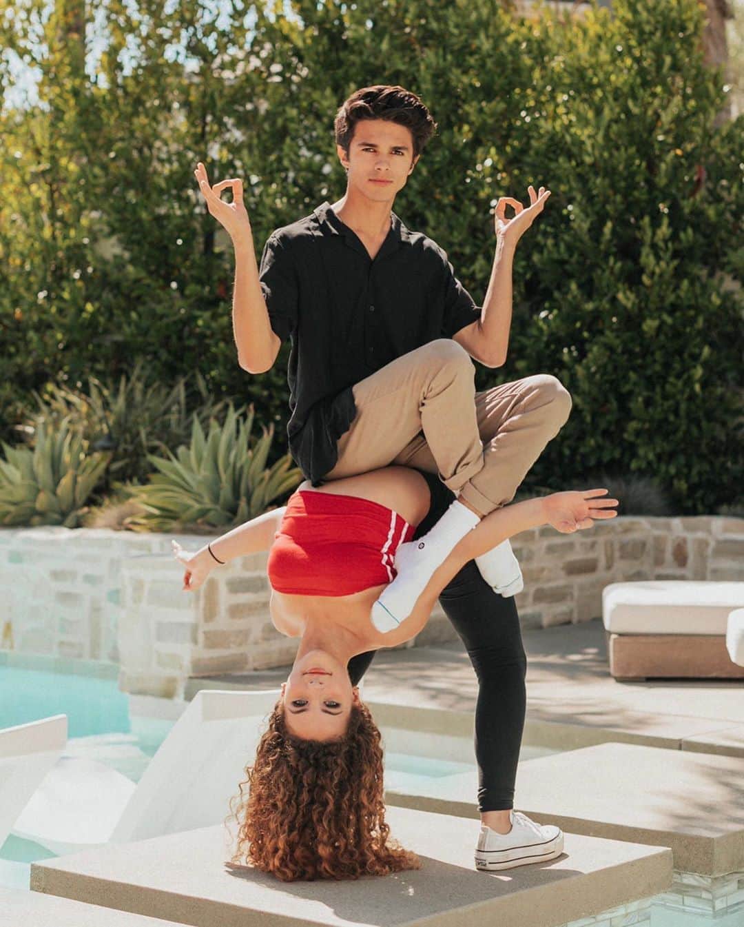 Brent Riveraのインスタグラム：「We did some yoga 😊😂」