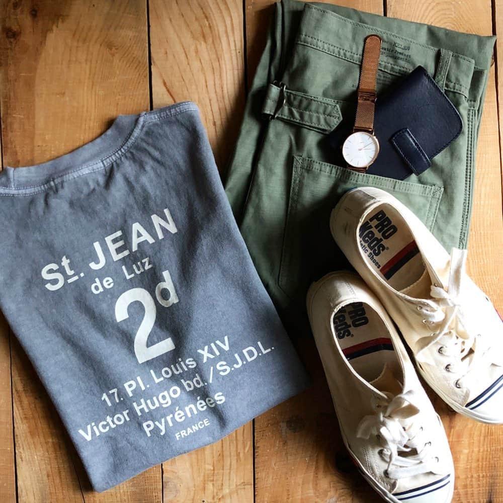 オールオーディナリーズさんのインスタグラム写真 - (オールオーディナリーズInstagram)「新作Tシャツが続々入荷中😳❗️﻿ こちらのピグメント染のTシャツは﻿ 着古した様なヴィンテージ感が楽しめます👍✨﻿ 週末もジメジメ☔️した天気も続きますが、﻿ 本日も全店スタッフは元気にお待ちしております〜🤗🌈﻿ ﻿ 別注染めTシャツ¥4,500+tax﻿ 取扱店舗/池袋店、柏店、札幌店、公式オンラインショップ、ZOZOTOWN﻿ ※ZOZOTOWNは予約販売中となります﻿ ﻿ #allordinaries #オールオーディナリーズ #池袋パルコ #札幌ステラプレイス #柏高島屋ステーションモール #zozotown  #voirystore #voiry #ロゴt #tシャツ #置き画くら部 #置き画 #ピグメント染め #キャンプコーデ #キャンプ #半袖tシャツ #バックプリントtシャツ #バックプリント #スニーカー #トートバッグ #カジュアルコーデ #カジュアル #ボーイッシュ #大人カジュアル #男女兼用でございます #男女兼用」7月18日 15時41分 - allordinaries_official