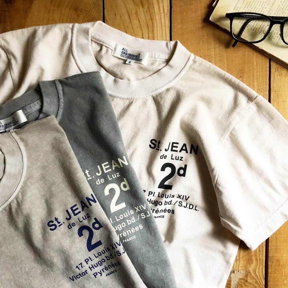 オールオーディナリーズさんのインスタグラム写真 - (オールオーディナリーズInstagram)「新作Tシャツが続々入荷中😳❗️﻿ こちらのピグメント染のTシャツは﻿ 着古した様なヴィンテージ感が楽しめます👍✨﻿ 週末もジメジメ☔️した天気も続きますが、﻿ 本日も全店スタッフは元気にお待ちしております〜🤗🌈﻿ ﻿ 別注染めTシャツ¥4,500+tax﻿ 取扱店舗/池袋店、柏店、札幌店、公式オンラインショップ、ZOZOTOWN﻿ ※ZOZOTOWNは予約販売中となります﻿ ﻿ #allordinaries #オールオーディナリーズ #池袋パルコ #札幌ステラプレイス #柏高島屋ステーションモール #zozotown  #voirystore #voiry #ロゴt #tシャツ #置き画くら部 #置き画 #ピグメント染め #キャンプコーデ #キャンプ #半袖tシャツ #バックプリントtシャツ #バックプリント #スニーカー #トートバッグ #カジュアルコーデ #カジュアル #ボーイッシュ #大人カジュアル #男女兼用でございます #男女兼用」7月18日 15時41分 - allordinaries_official