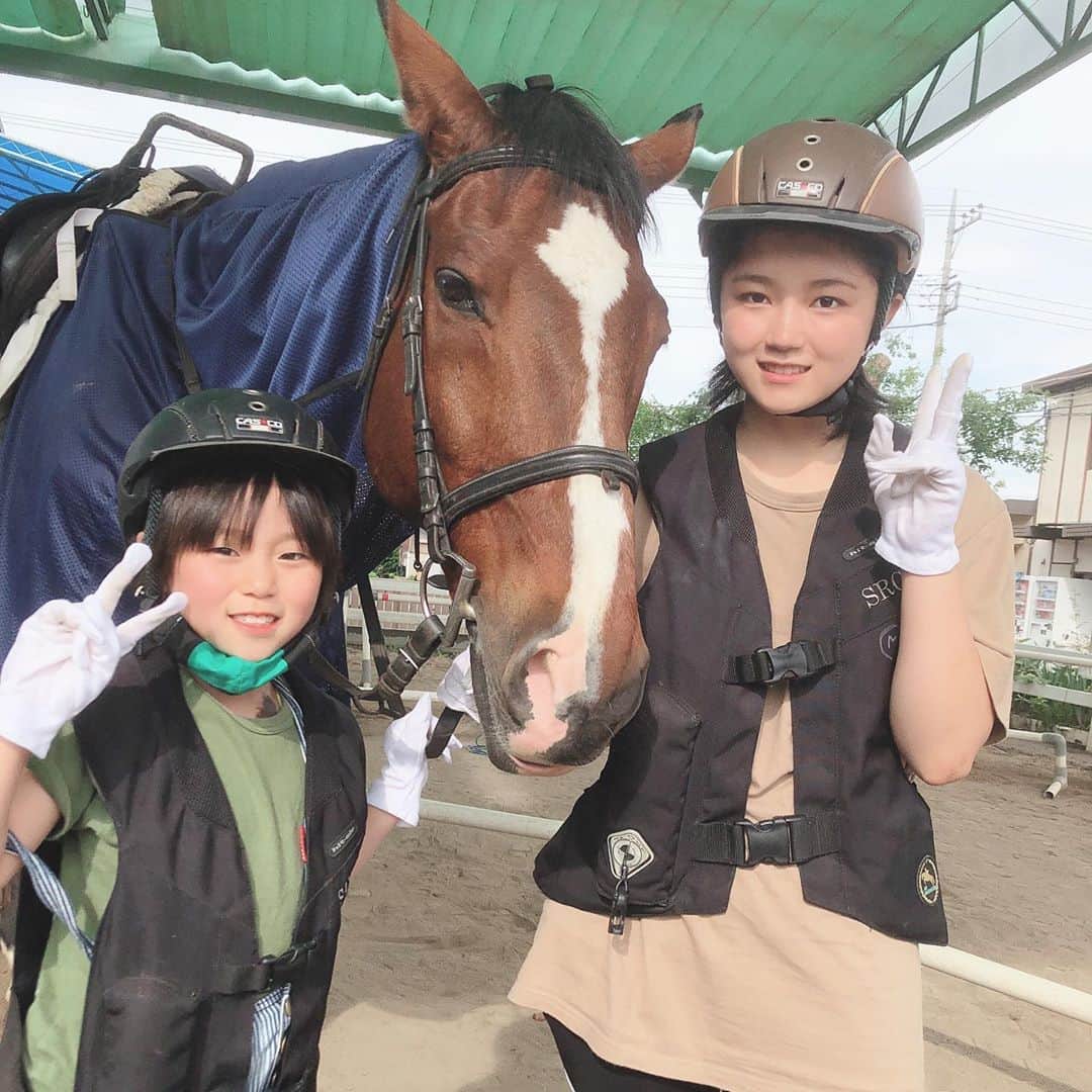 美奈子さんのインスタグラム写真 - (美奈子Instagram)「先日れんとも乗馬体験してきた時の写真‪⸜(*ˊᵕˋ*)⸝‬  馬さん可愛いのよ。 お顔ぐりぐりしてきて( *´艸`)  きららは お馬さんにどハマり中です✿...*ﾟ  #乗馬体験 #きらはどハマり #美奈子」7月18日 15時55分 - minako_official