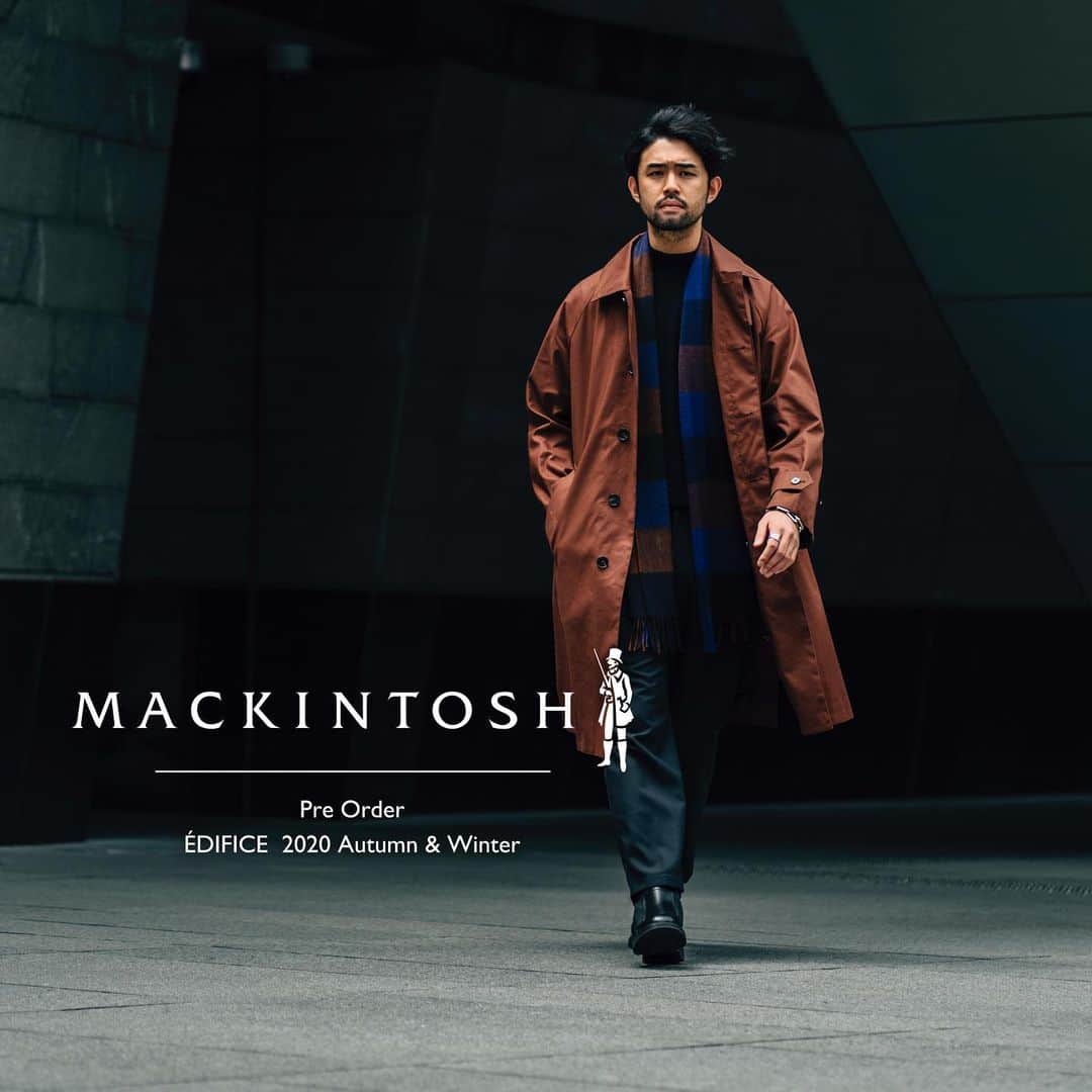 のインスタグラム：「《予約》【MACKINTOSH】﻿ - Pre Order 2020 Autumn&Winter -﻿ ﻿ 多くの洋服の起源となる英国文化の中で生まれたMACKINTOSHのコート。 ﻿ ﻿ EDIFICEでもその歴史は古く愛すべき名品を数多く世に送り出してきました。 ﻿ ﻿ 今回は往年の名モデルの別注を含む限定モデルを初め、今までにない豊富なモデルバリエーションと ライフスタイルアイテムを合わせたトータルラインナップを一足先にご覧いただく特集をお届けいたします。﻿ ﻿ 詳しくはプロフィールリンクよりご覧下さい。﻿ ※ショッピングタグが出ない場合はプロフィールリンクから特集ページ内にて詳細をご覧ください。﻿ ﻿ ﻿ Coat : 【Mackintosh EX - BLACKRIDGE -】¥148,000+tax﻿ No : 20020310720040﻿ ﻿ ﻿ ﻿ ﻿ ﻿ ﻿ ﻿ ﻿ ﻿ ﻿ ﻿ ﻿ ﻿ ﻿ #edifice #mackintosh #mackintoshcoat #exclusive #british #preorder #2020aw #raintec #browncoat  #soutiencollarcoat #oversizecoat #menscoat #menswear #mensstyle #mensfashion #エディフィス #マッキントッシュ #マッキントッシュコート #ステンカラーコート #バルカラーコート #メンズコート #マッキントッシュクロス #レインコート #エディフィス別注」