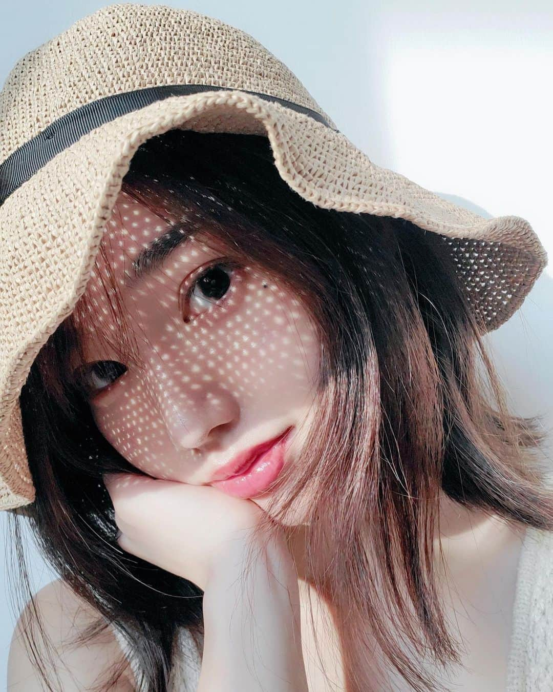 ViVi girlのインスタグラム：「ViVigirlの保坂玲奈です︎☺︎ わたしがこの夏麦わら帽子を買いました！ 顔だけは日焼けしたくないのでUV機能付き☀︎  夏らしくて可愛い🥰 . . . #ViVigirl #ViVigirl_official #ViVigirlspick #ViVigirlspick_夏買ったもの」