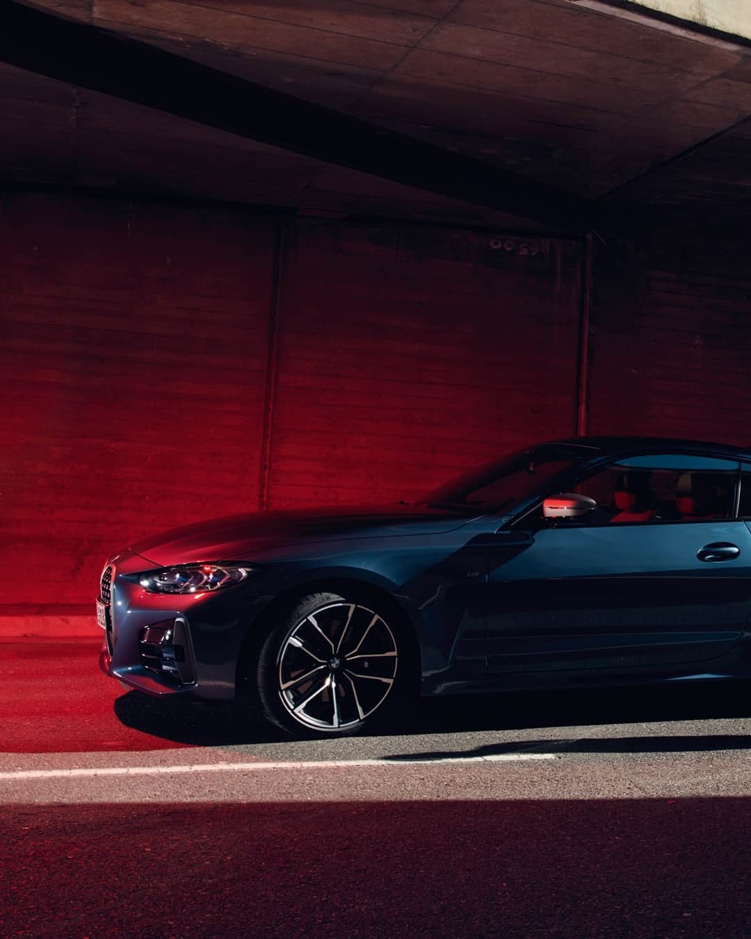 BMWのインスタグラム：「Venturing beyond the edge of the known, all we have is art. The all-new BMW 4 Series Coupé. #THE4 #BMW #4Series __ BMW M440i xDrive Coupé: Fuel consumption in l/100 km (combined): 7.1–6.8. CO2 emissions in g/km (combined): 163–155. Further information: www.bmw.com/disclaimer. Acceleration (0-100 km/h): 4.5 s. Power: 275 kW, 374 hp, 500 Nm. Top speed (limited): 250 km/h.」