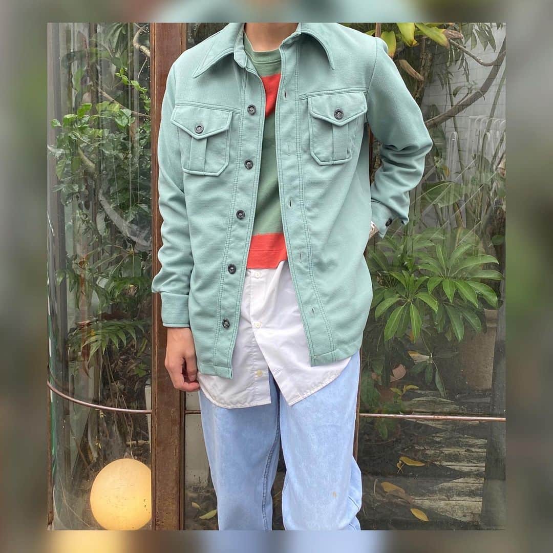 のインスタグラム：「. . . . . #原宿シカゴ神宮前店﻿ #ccg_jin﻿ 【Today's PicUp Code】﻿ ﻿ Outer "polyester" Jaket ¥2900  Pants "Levis SilverTab buggy" ¥3900  梅雨時期急に冷え込んだ際に、1着持っておくと便利なのが、ポリエステルジャケット🧚🏼 洗濯しても乾きやすく、羽織りに最適な1着です🧚🏻‍♂️🧚🏻‍♂️  また、神宮前店はポリエステルジャケットの色味、形等々豊富に取り扱っております🦋  ぜひ店頭にてお確かめ下さいませ☁️  皆さまのご来店心よりお待ちしております☁️  ﻿﻿ ※﻿Priceはすべて税抜き価格になっております。﻿ 商品についてのご質問等は店頭スタッフにご気軽にお声掛け下さいませ。﻿ ﻿ ﻿ #原宿#原宿シカゴ#古着﻿ #古着屋巡り  #ストリートファッション #ストリート系女子 #ストリートスナップ #フレアパンツ  #古着女子#古着男子#フルジョ #fashionsnap #原宿古着﻿ #古着コーデ #古着屋巡り #ピープス女子  #原宿#下北沢#吉祥寺#京都﻿ #harajuku#streetfashion ﻿#ootd #instagood  #silvertabbaggy #silvertab#levissilvertabbaggy #levissilvertab #ポリエステルジャケット#ジャケットコーデ」