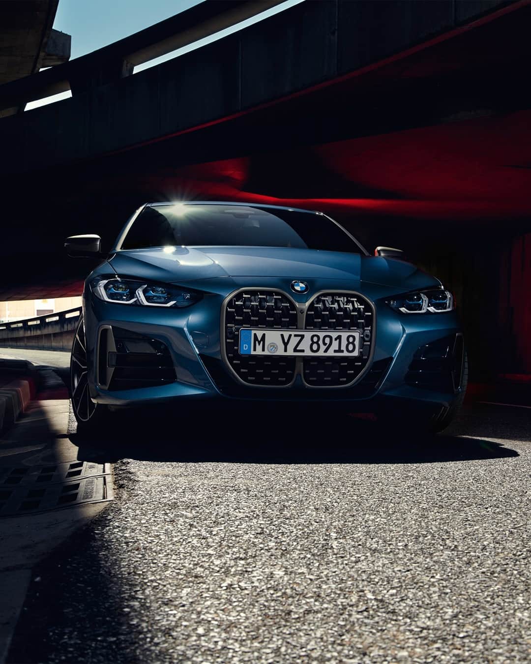 BMWのインスタグラム：「Dancing on the edge is the only place to be. The all-new BMW 4 Series Coupé. #THE4 #BMW #4Series __ BMW M440i xDrive Coupé: Fuel consumption in l/100 km (combined): 7.1–6.8. CO2 emissions in g/km (combined): 163–155.  Further information: www.bmw.com/disclaimer. Acceleration (0-100 km/h): 4.5 s. Power: 275 kW, 374 hp, 500 Nm. Top speed (limited): 250 km/h.」