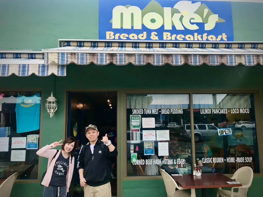 kawaiihawaiitourさんのインスタグラム写真 - (kawaiihawaiitourInstagram)「今日は、よく皆さんがカイルアに行かれた時に、ご利用されるおいしいパンケーキのお店を紹介したいと思っていますMoke’s (モケズ)のリリコイパンケーキです。ハワイの気分を感じてもらえたら嬉しいです。ストーリーにYouTube も更新したので良かったらご覧ください！当社では、お客様が行きたいところを自由に選んでもらって好きなようにツアーが回れます‼️ --------------------------------------------------------- ❤️Kawaii Hawai'i Tour / カワイイ・ハワイ・ツアー ❤️✨🌈プラン🌈✨ (ハワイ州政府公認会社 PUC 497-C) ✔︎日本人経営 日本人ガイド付きツアーなので安心️🏝✨😎👍🏽 ✔︎あなただけのオリジナルツアーが作れます ✔︎初ハワイ満喫コース、オススメスケジュールご用意しています‼︎ ✔︎ガイドブック派？それともローカル体験派？ ✔︎なんでもご相談下さい 💁🏽‍♂️💁🏽☀️🏝✨😎👍🏽 ✔︎お写真もたくさんお撮りします🤳  ------------------------------------------------------ ✴︎今日の言葉✴︎ 自分に忠実でいたいなら行動開始！ どんなに小さなスタートでもいいの。 (バーバラ・ブラハム) ------------------------------------------------------ お客様の笑顔が私達の笑顔をモットーにツアーをさせてもらっています🚙🚖🚘 --------------------------------------------------------  #ハワイ #hawaii #モケズ #カカアコウォールアート  #パンケーキ　#ファインダー越しの私の世界  #カカアコ #ハワイ好き #ラニカイビーチ #天国の海 #ハワイウェディング #ハワイ行きたい #ハワイツアー #リリコイパンケーキ  #ハワイチャーターツアー #ハワイオプショナルツアー #ハワイ旅行 #ハワイ女子旅  #カイルア #ハレイワ #アウラニディズニー #lilikoi　#カフェ #ハワイ挙式 #ハワイ好きな人と繋がりたい #ハワイコロナ　#インスタ映え　#mokes  #リリコイ　#カカアコ #ハワイグルメ」7月18日 17時27分 - kawaiihawaiitour