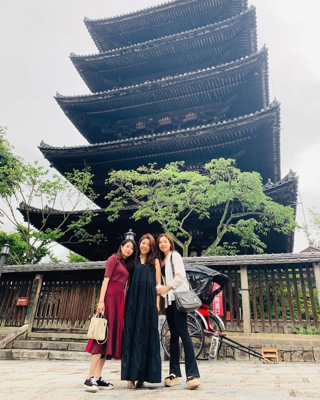 水田あゆみさんのインスタグラム写真 - (水田あゆみInstagram)「京都旅♪思い出に収めときます。  今まで旅行は"楽しむ！"って感覚で場所やプランを決めてたけど、30代になってからは"癒される！"をテーマに旅行することが多くなった🙌w  歳かなぁ。w  癒されるためにはゆっくり過ごしたいから、お宿メインで🙌🧡  @camptonkyoto 「Campton清水」  ここほんと良かった😭💛 メゾネットタイプのお部屋が7つあって、なんか新しいタイプのホテルだった🙌😊 すごく綺麗で、静かで、街並みとか風情があって京都の魅力が凝縮されてて、素敵だった😭🙏  京都大好きだわ🥺 あと一週間くらい居たかった🥺w  勝手に載せていいのかなとも思うけど、何もかもが最高すぎたので思い出に写真収めときます☺️  #究極のリラックス旅 #camptonkyoto#campton清水 #ケンプトン清水#京都 #癒された#また絶対来たい 🥺#大親友と#京都旅 #リラックス旅 でした#」7月18日 17時41分 - ayune____