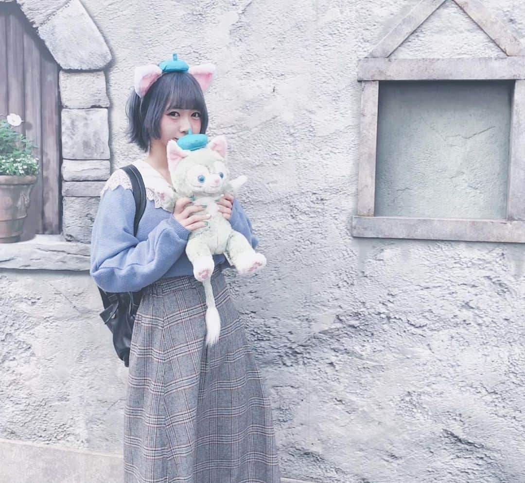 ねおきまこのインスタグラム：「ディズニー行きたい.... しばらく行けないな....  #disneysea #gelatoni #ジェラトーニコーデ #gelatonicode」