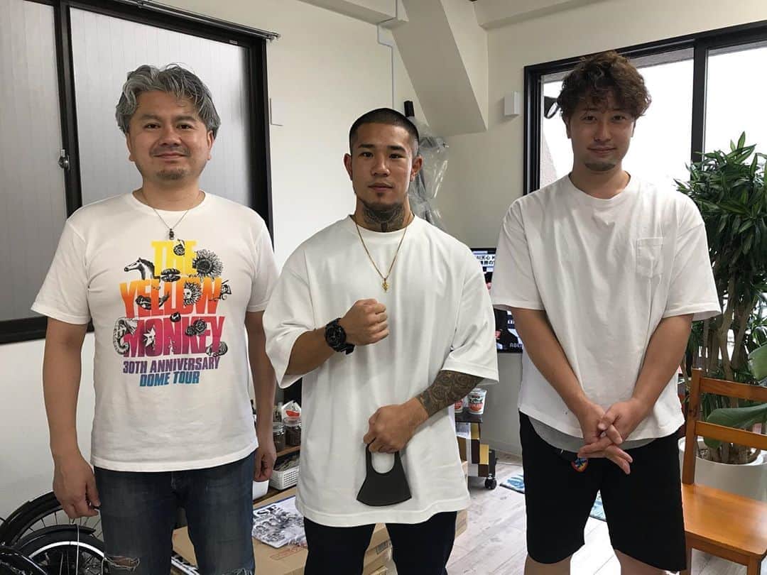 中村寛のインスタグラム：「. 淵脇さん、小川さん、 ありがとうございました🙇🏽‍♂️ . @rise_2003official  . 次戦に向けて調整していきます🔥 . . . #rise #on #abema  #kick #boxing #target  #試合後 #格闘技  #キックボクシング  #kickboxing  . .」