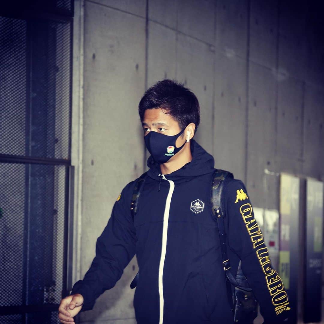 ジェフユナイテッド市原・千葉のインスタグラム：「選手がスタジアムに到着しました🏟🚌💨 今日も熱い応援を宜しくお願いします🙌✨  #jefunited #ジェフ千葉 #jleague #Jリーグ #明治安田生命J2リーグ #東京ヴェルディ」
