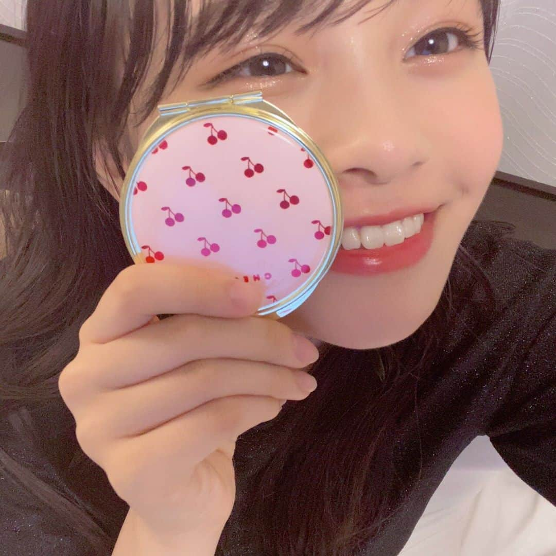 林芽亜里さんのインスタグラム写真 - (林芽亜里Instagram)「🎀﻿ ﻿ みてみて~🍒﻿ おnewな鏡‪( ᷇࿀ ᷆ )‬﻿ ﻿ 今まで使ってた猫の鏡が割れちゃって、新しいのにしたんだ~🐱﻿ しかも20%offだったから最高です\(◡̈)/﻿ ﻿ #ニコラ #nicola #林芽亜里」7月18日 17時56分 - meari__hayashi