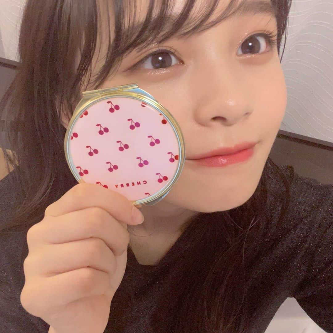 林芽亜里さんのインスタグラム写真 - (林芽亜里Instagram)「🎀﻿ ﻿ みてみて~🍒﻿ おnewな鏡‪( ᷇࿀ ᷆ )‬﻿ ﻿ 今まで使ってた猫の鏡が割れちゃって、新しいのにしたんだ~🐱﻿ しかも20%offだったから最高です\(◡̈)/﻿ ﻿ #ニコラ #nicola #林芽亜里」7月18日 17時56分 - meari__hayashi