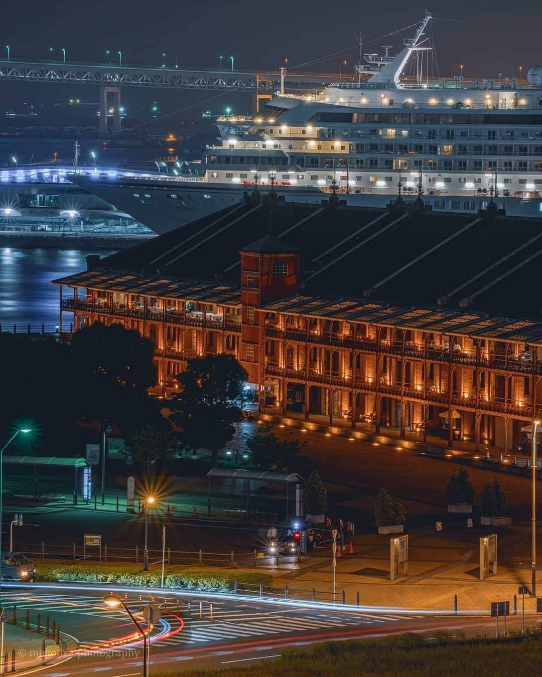 のインスタグラム：「Seeing ships come and go, Yokohama Red Brick Warehouse was once used for customs in the early 1900s.﻿ Photo: @ma.paesaggio﻿ #myyokohama ﻿ ﻿ #yokohama #darlingescapes #beautifuldestinations #artofvisuals #somewheremagazine #discoverglobe #travelawesome #passionpassport #lovejapan #explorejapan #japanlife #japanfocus #japan_vacations #japanrevealed #よこはま #ヨコハマ #横浜」