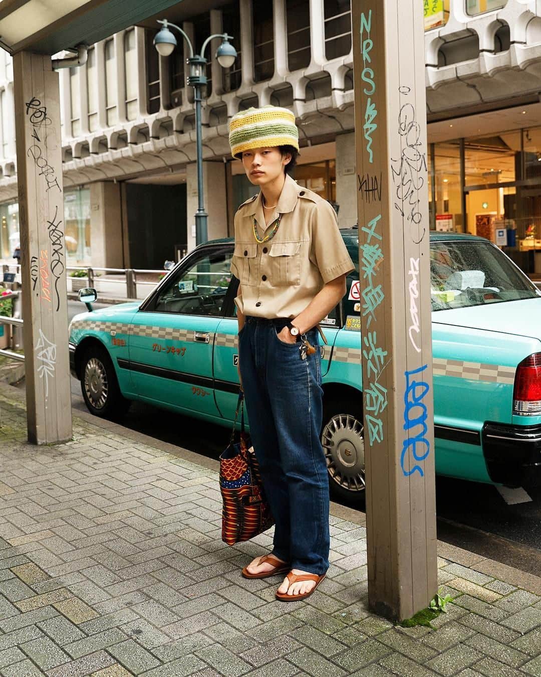 Droptokyoさんのインスタグラム写真 - (DroptokyoInstagram)「TOKYO STREET STYLE⁣ Name: @rideonclouds⁣ Occupation: Shop Staff Top: #Used Pants: #Levis Hat: #Handmade Bag: #konkorican  Shoes: #rainbowsandals #streetstyle#droptokyo#tokyo#japan#streetscene#streetfashion#streetwear#streetculture#fashion#ストリートファッション#fashion#コーディネート#tokyofashion#japanfashion⁣ Photography: @yuri_horie_」7月18日 18時00分 - drop_tokyo