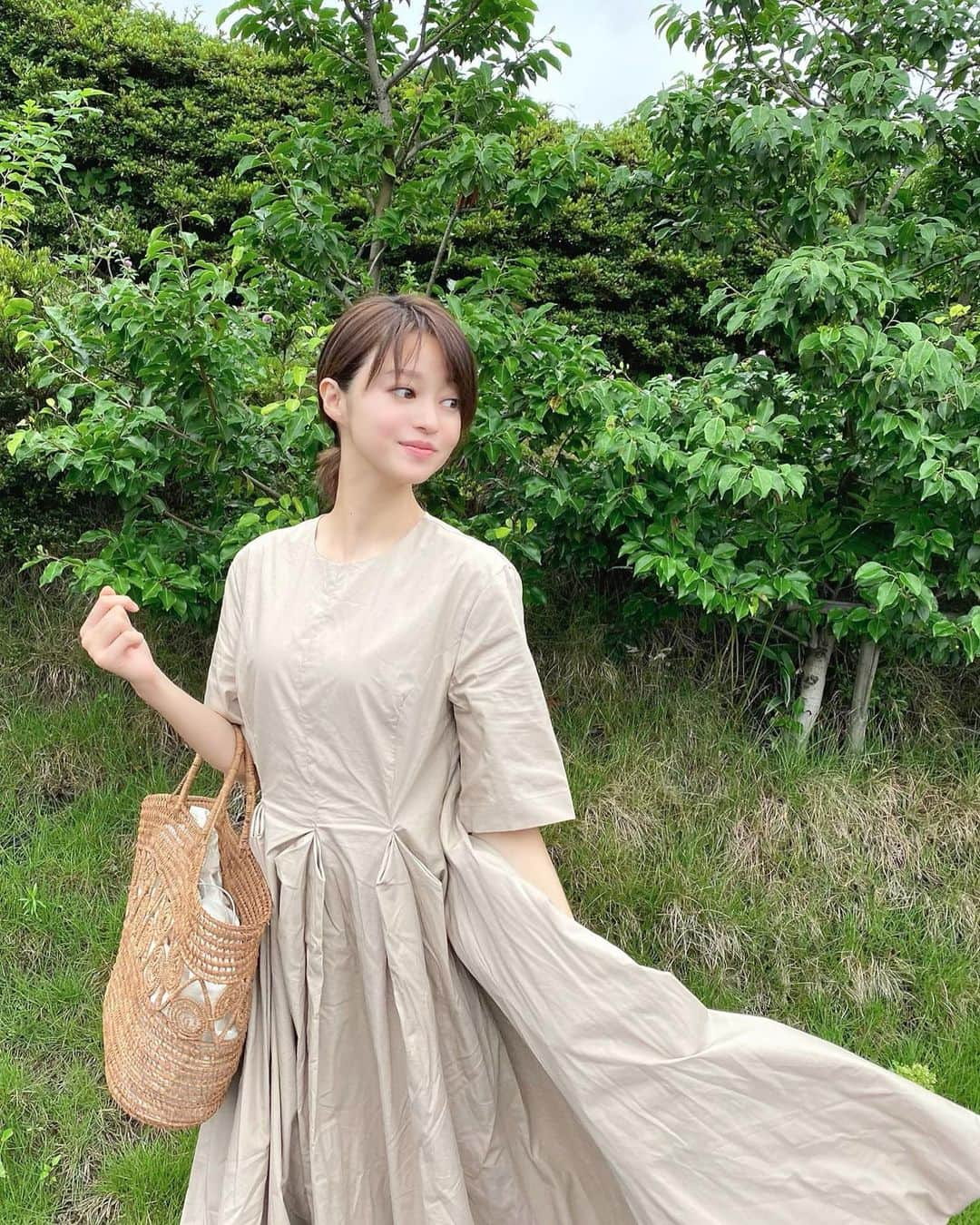 小林涼子さんのインスタグラム写真 - (小林涼子Instagram)「. ようやく週末。 雨ばかりだと、一週間が長く感じますね☔️ . YouTube「リョウコって？」 初めてご紹介した鞄の中身、沢山の方に見て頂けているようで、嬉しくコメント読ませていただいています。 . こんどYouTubeでQ &Aをやろうと思うのです🤭 もし、何か聞きたいことがあったら、教えてほしいな 🍀 （撮影の時だけマスク外してます🙇‍♀️）   #ユーチューブ  #youtube #qanda #お手柔らかに #よろしくお願いします」7月18日 18時11分 - ryoko_kobayashi_ryoko