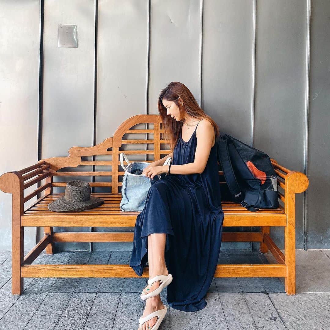 キム・ジュニさんのインスタグラム写真 - (キム・ジュニInstagram)「수영장에서 책한권 다 끝내고 이제 김포에 내사랑 만나러💜」7月18日 18時12分 - evajunie