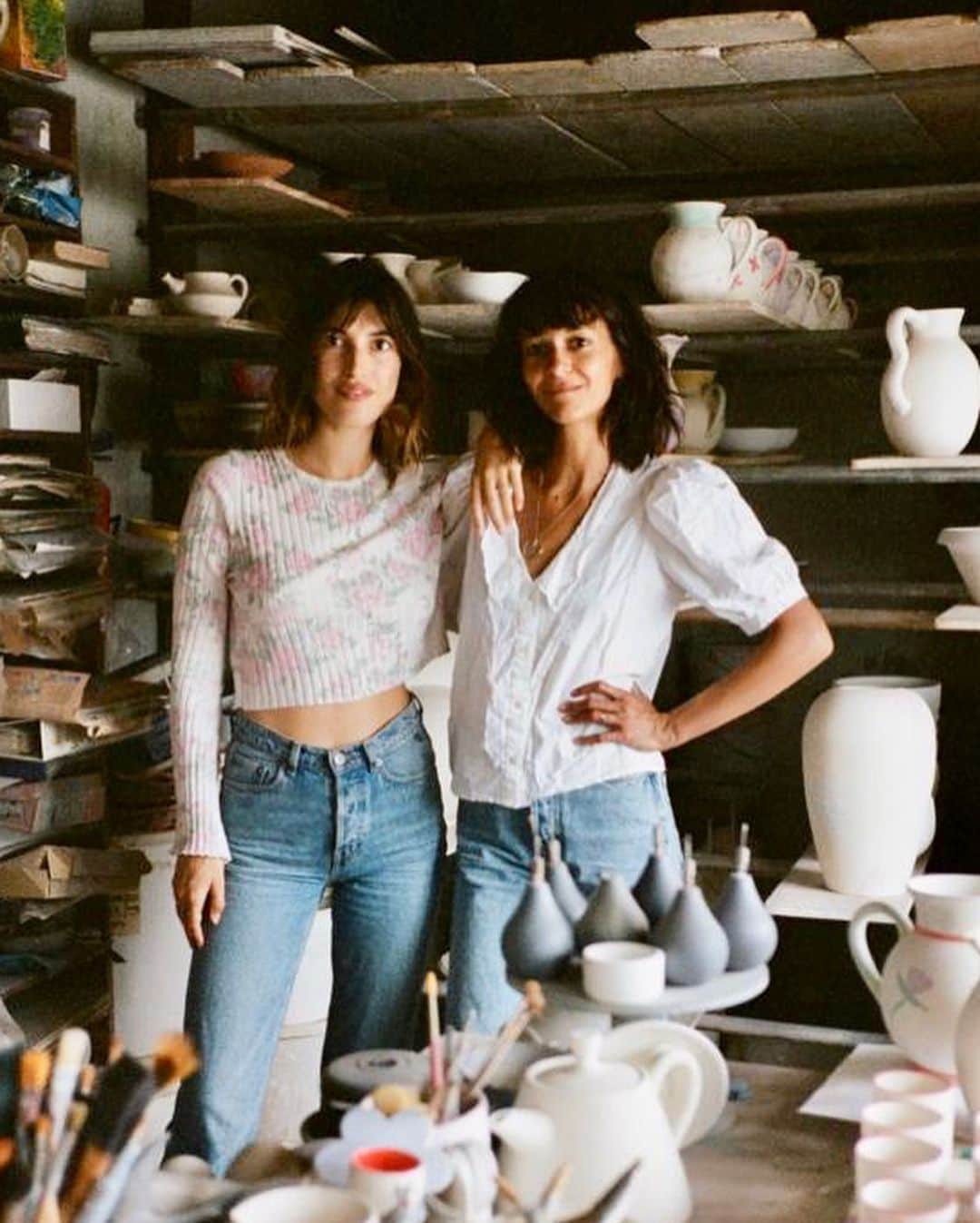 Jeanneさんのインスタグラム写真 - (JeanneInstagram)「ROUJE FOR WOMEN ✊🏼💞 Proud that the @rouje solidarity collection I’ve created with my friend and artist @ninakoltchitskaia to support @lamaisondesfemmes93 is launched today 🙌🏼 100% of the benefits will be donated to @lamaisondesfemmes93  Link in bio and story ❤️ MERCI #roujeforwomen   🎥 @tenderlouie」7月18日 18時21分 - jeannedamas