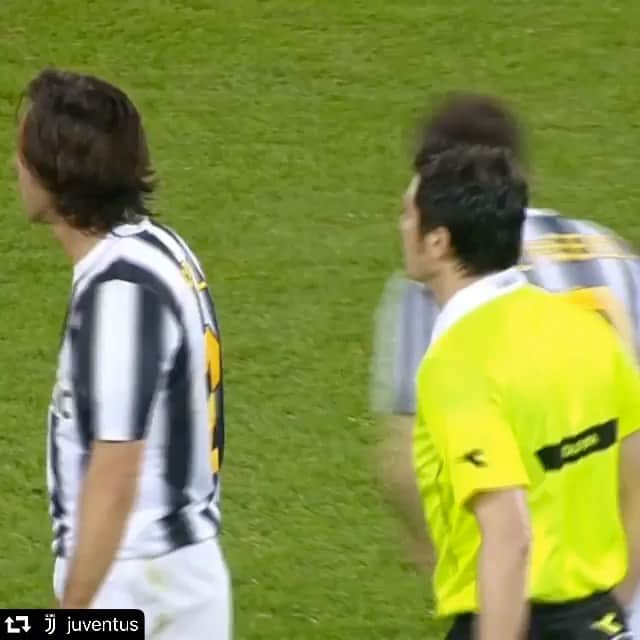 アレッサンドロ・デル・ピエロのインスタグラム：「Aaaaand.... Best way to finish your Saturday 🤪 #adp10 #unforgettablemoments   #repost @juventus ・・・ ☀️📃 Best ways to start your Saturday:  3. With a lie-in 🛌😴 2. Breakfast already made 🥞😋 1. A @alessandrodelpiero goal ⚽😛  #JuveLazio #ForzaJuve」