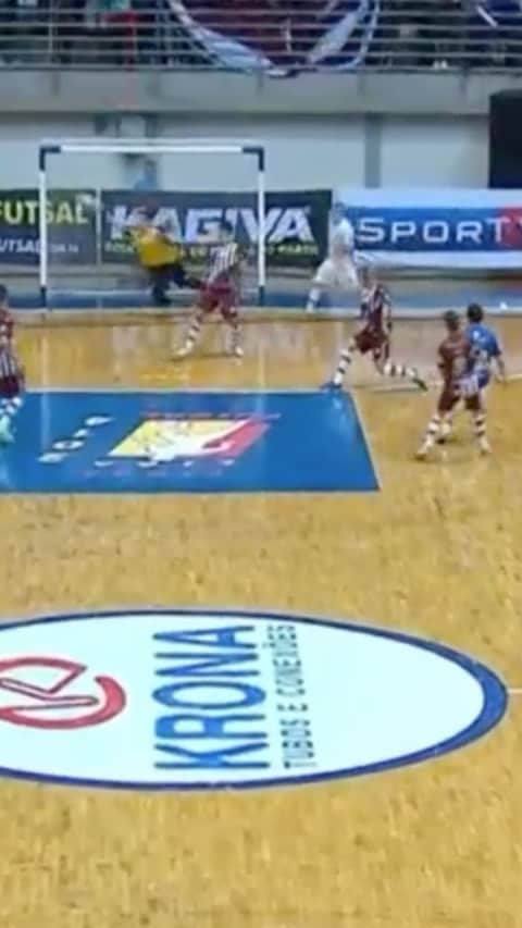 アレッサンドロ・ローザ・ヴィエイラのインスタグラム：「Jogo de ida @magnusfutsal #Sorocaba 4x2 @intellitempersul - 2° jogo @intellitempersul 5x2 #Sorocaba -  Mas a grande história vem na prorrogação(vídeo 👆🏻). Empate favorecia @intellitempersul , com 10 segundos 1x0 eles, com 40 segundos 2x0 eles ... o restante o vídeo mostra!   Mais uma história pra contar 🏆 🏆🏆🏆🏆🏆🏆🏆🏆 9   Gols da final @goleirotiago @xuxa_futsal20 @rodrigoha @adrianofoglia10oficial e 2x Falcão 12   Edição @yurigomes @elitecomunicacao」
