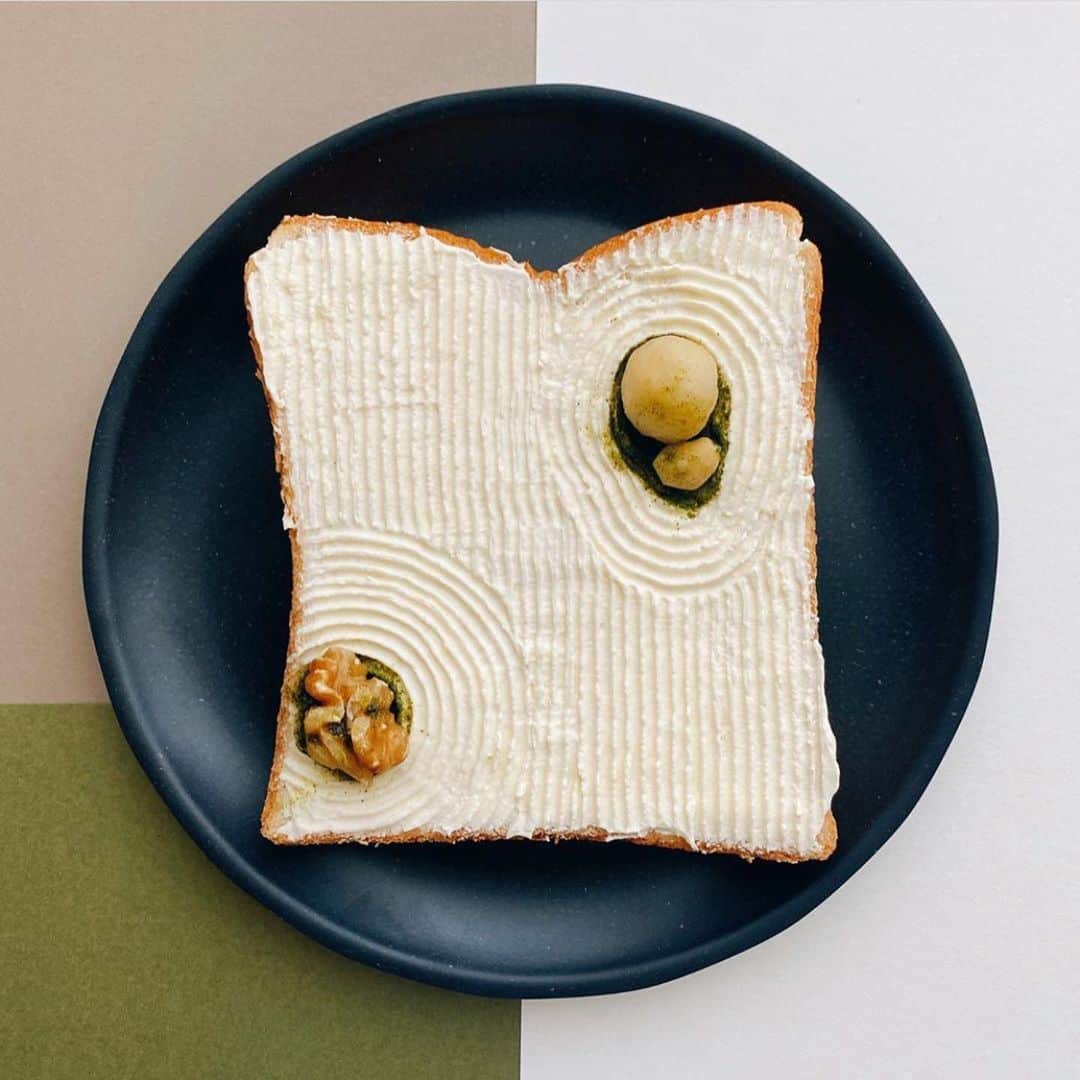 Design Milkさんのインスタグラム写真 - (Design MilkInstagram)「We will never look at—or want our—toast the same way again. 🍞 made by @sasamana1204」7月19日 4時29分 - designmilk