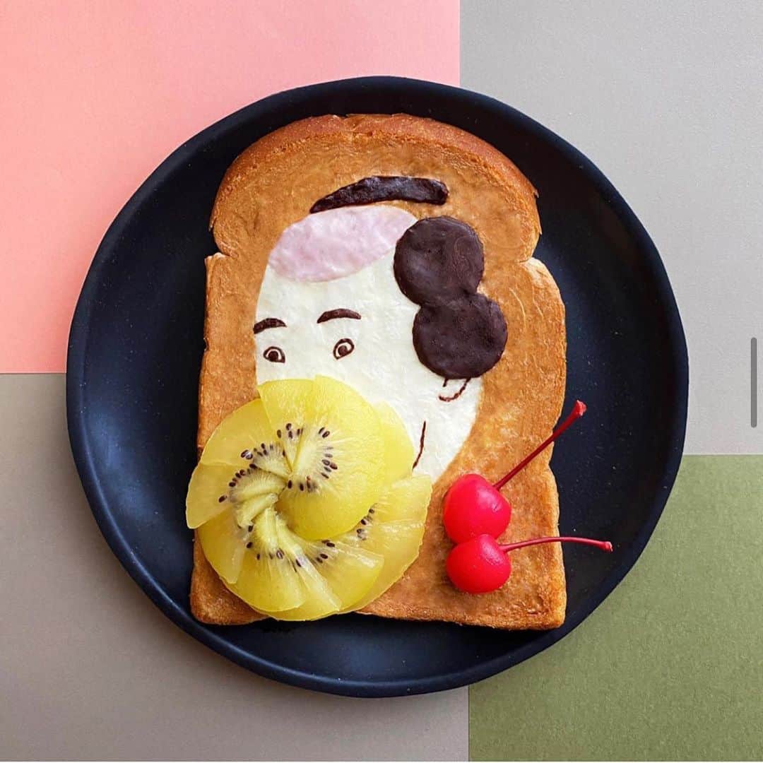 Design Milkさんのインスタグラム写真 - (Design MilkInstagram)「We will never look at—or want our—toast the same way again. 🍞 made by @sasamana1204」7月19日 4時29分 - designmilk