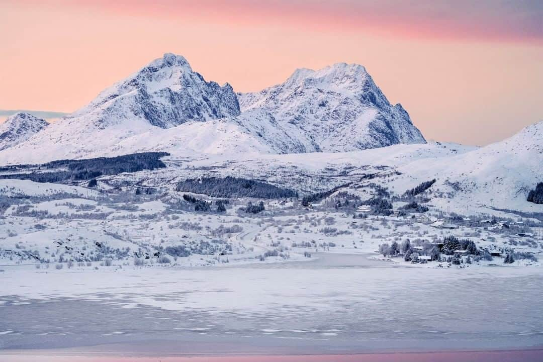 National Geographic Travelさんのインスタグラム写真 - (National Geographic TravelInstagram)「Photo by @andrea_frazzetta  The landscape in Vestvagoy, Lofoten Islands, an archipelago located beyond the Arctic Circle. In recent years these islands of unique and extreme beauty have become some of the most interesting destinations for Arctic lovers. To see more photos from my travels, follow me @andrea_frazzetta. #arcticsurf #lofoten #norway」7月19日 5時05分 - natgeotravel