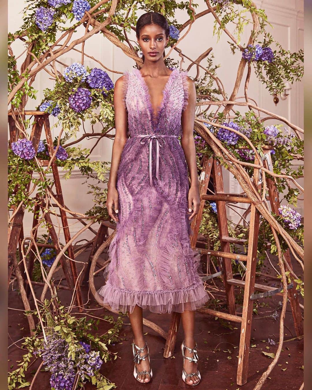Marchesaさんのインスタグラム写真 - (MarchesaInstagram)「Look 2 from the Fall 2019 Marchesa collection features an ombré violet tulle plunging v neckline cocktail with sequin and tulle ruffle textured embroidery. #marches #fw19marchesa」7月19日 5時05分 - marchesafashion