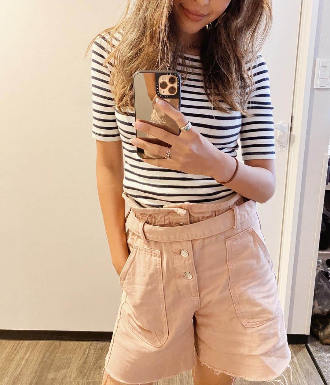 森山菜々のインスタグラム：「.﻿ 沖縄の海帰りで、髪ボサね😉🍃 ﻿ やーーっと、やーーっと、免許取れたんだ🚘‼︎﻿ 早速わたしの運転でコストコにGO🍩﻿ はるちゃん夫婦もおうち来て、みんなで免許祝いていう謎の寿司パしたね🍣🥂😆﻿ ﻿ みんな海連れてこ〜っと🏄🏽‍♀🐶️♡﻿」
