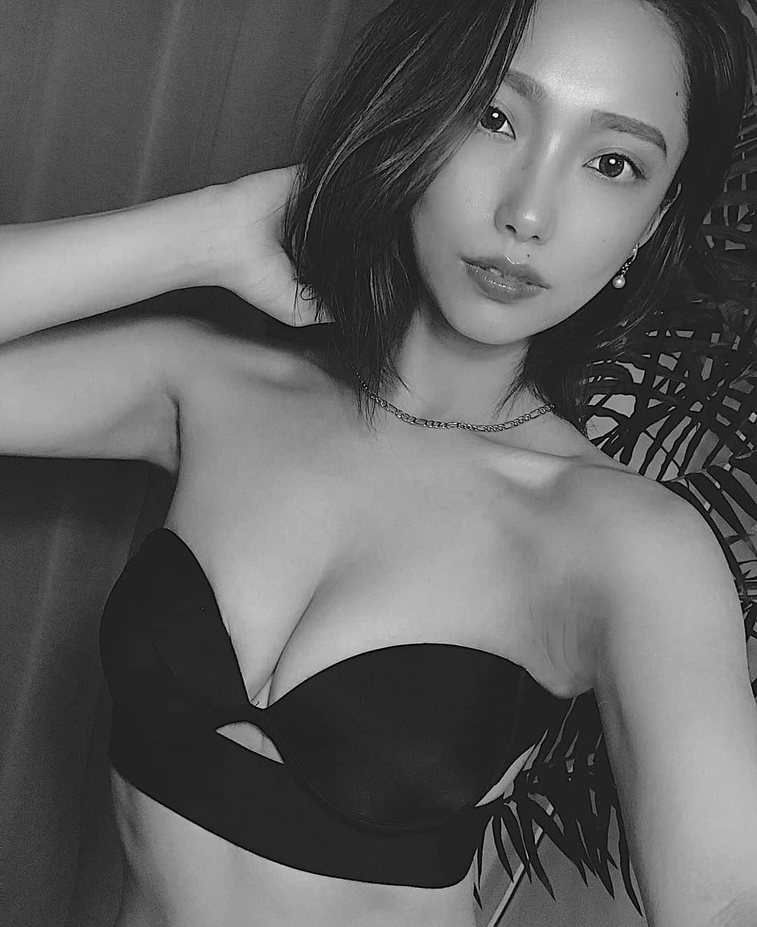 愛菜さんのインスタグラム写真 - (愛菜Instagram)「New Bikini 🖤 . . 黒の水着 @lavia_official は シンプルですごく好き。 シンプルがいちばん🖤  . . #laviabeach #ラヴィアビーチ #summer #bikini  #swim #beach #black #simple」7月18日 20時16分 - ainaaa0622