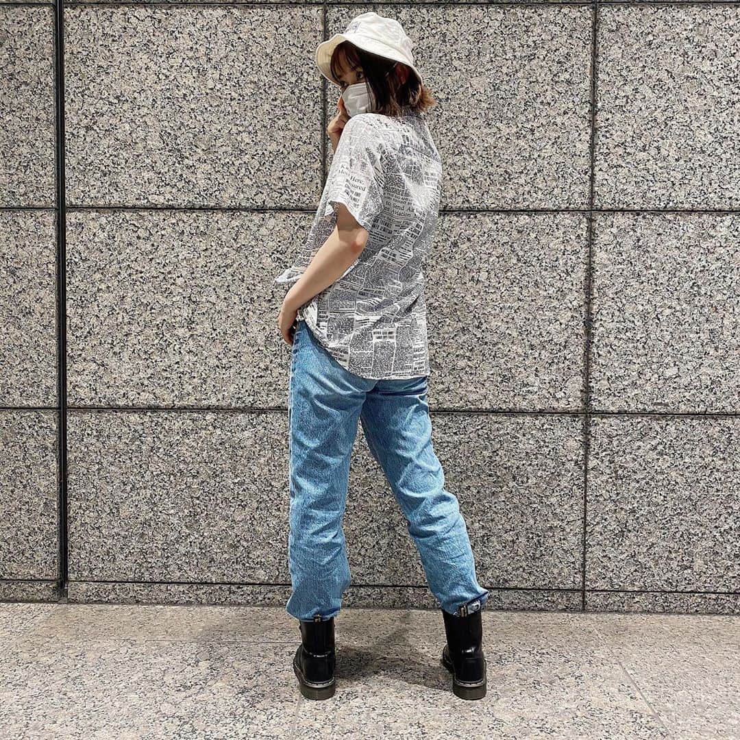 松本慈子さんのインスタグラム写真 - (松本慈子Instagram)「﻿ ﻿ ﻿ ﻿ たまには、こんな格好もしたくなる。﻿ 梅雨明けはまだかな〜🐌☔🤍﻿ ﻿ ﻿ ﻿ #ジーンズコーデ #ボーイッシュ #ストーリーファッション #バケットハット#カジュアルコーデ #ドクターマーチン #ハイウエストストレートジーンズ #guコーデ #ootd #instafashion #jeans #drmartens #hut #stussy #gu  ﻿」7月18日 20時25分 - chikako_1119