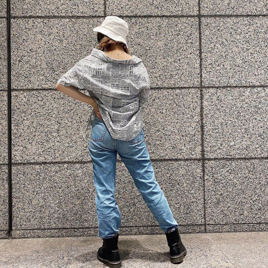 松本慈子さんのインスタグラム写真 - (松本慈子Instagram)「﻿ ﻿ ﻿ ﻿ たまには、こんな格好もしたくなる。﻿ 梅雨明けはまだかな〜🐌☔🤍﻿ ﻿ ﻿ ﻿ #ジーンズコーデ #ボーイッシュ #ストーリーファッション #バケットハット#カジュアルコーデ #ドクターマーチン #ハイウエストストレートジーンズ #guコーデ #ootd #instafashion #jeans #drmartens #hut #stussy #gu  ﻿」7月18日 20時25分 - chikako_1119