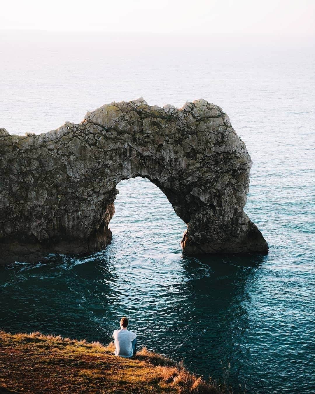 9GAGさんのインスタグラム写真 - (9GAGInstagram)「Who's that person you would spent some quality time with in S. England? 💙 Follow @voyaged for more discoveries around the world 🌍  By @formgestalter - #9gag #voyaged #southernengland」7月18日 20時28分 - 9gag