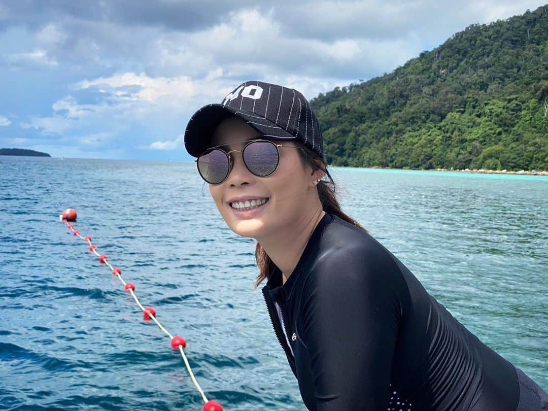モリヤ・ジュタヌガーンのインスタグラム：「Vitamin Sea 🌊 #sunny #amazingthailand #momoriya #KohLIPE」