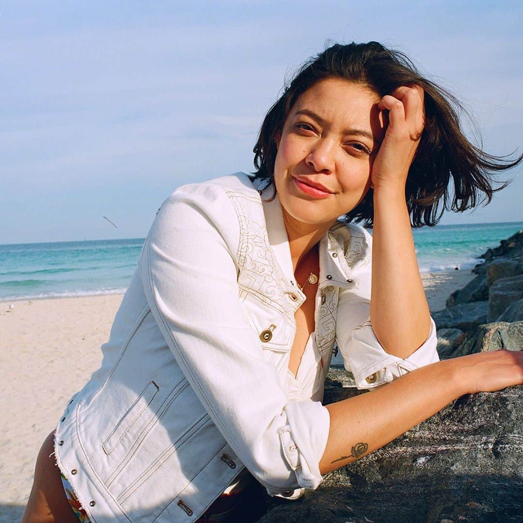 デシグアルのインスタグラム：「Disconnect. Just listen to the waves by the beach.」