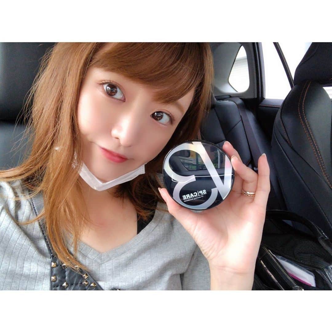 東なつ紀のインスタグラム：「ちょうど使ってたファンデ替え時で、 みんな使ってて良いって聞くから 買ってみた💓  マスクにつかないってのは嘘やけど お肌艶々になるからめっちゃいい😊！  #v3ファンデーション  #針ファンデーション」