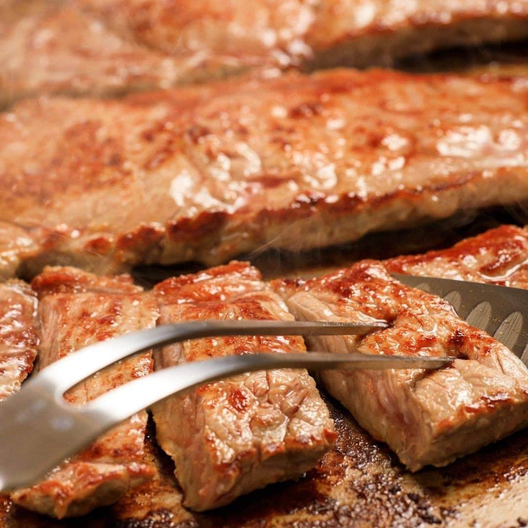 【公式】オーシャンリゾートホテル マホロバ・マインズ三浦さんのインスタグラム写真 - (【公式】オーシャンリゾートホテル マホロバ・マインズ三浦Instagram)「夏はもうすぐ！　お肉で体力をつけて暑い夏を乗り切りましょう😋  #肉 #肉料理 #ステーキ #肉好きと繋がりたい #鉄板 #肉好き #肉好き女子  #肉好きな人と繋がりたい #おいしい写真 #グルメスタグラム #夏料理 #レシピ #食べログ #焼肉 #グルメ巡り #ステーキ好き #肉肉 #グルメ女子 #京急 #神奈川グルメ #神奈川旅行 #ホテルディナー #maholovaminds #マホロバマインズ #三浦 #三浦市 #マホロバ #三浦半島 #マホロバマインズ三浦 #三浦海岸」7月18日 21時00分 - maholova_minds_miura