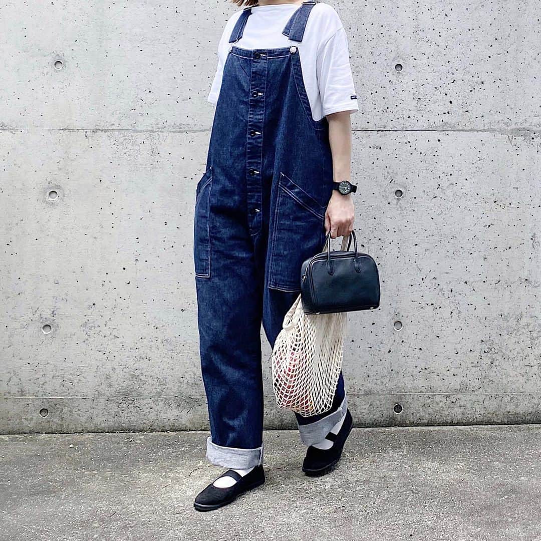 ryokoさんのインスタグラム写真 - (ryokoInstagram)「▪︎ . 後ろのシルエットが好きなオーバーオール。 たぷたぷで涼しい🎐 . . . overalls #harvesty tee #saintjames  shoes #moonstarshoes  bag #artsandscience #muji」7月18日 21時00分 - ryo___ka