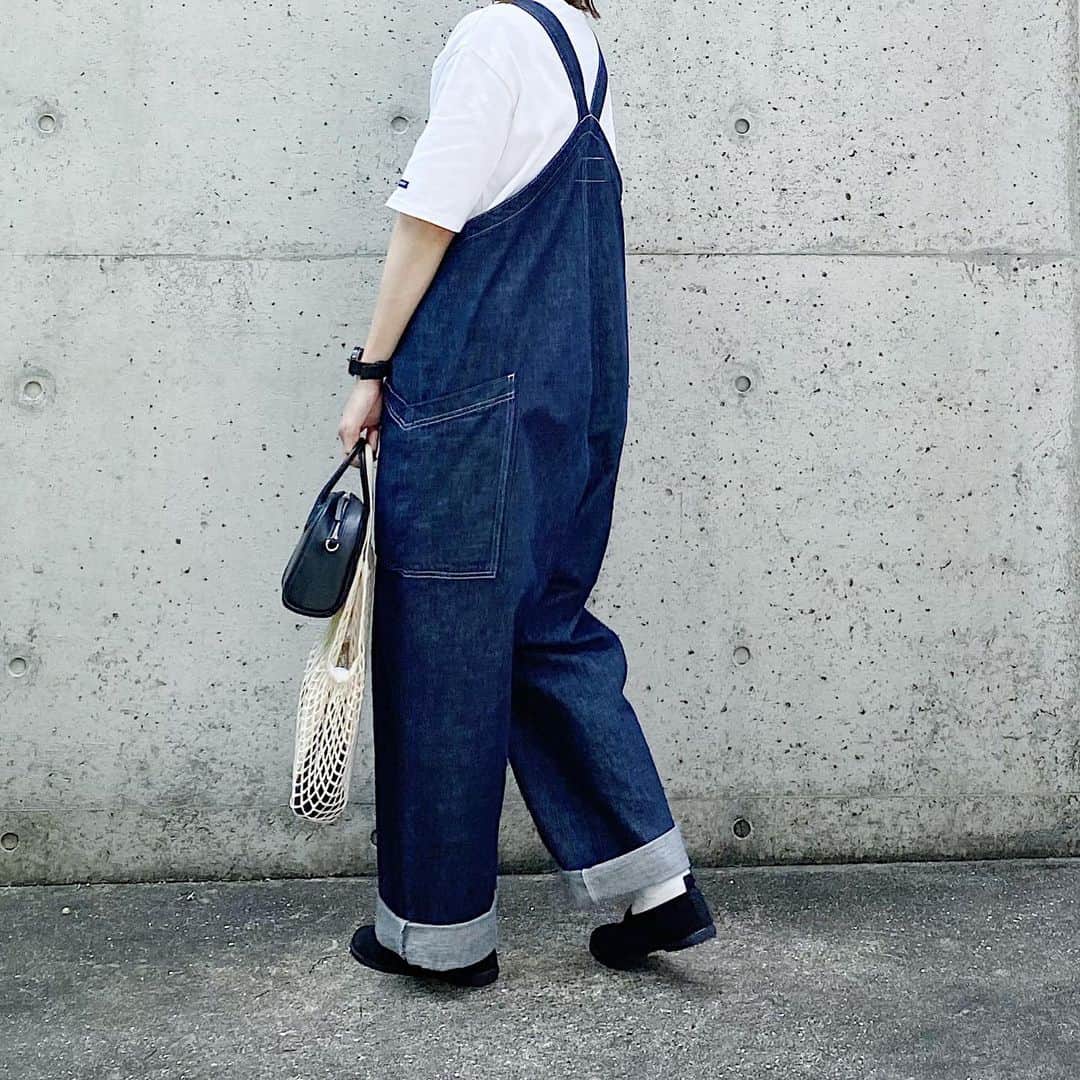 ryokoさんのインスタグラム写真 - (ryokoInstagram)「▪︎ . 後ろのシルエットが好きなオーバーオール。 たぷたぷで涼しい🎐 . . . overalls #harvesty tee #saintjames  shoes #moonstarshoes  bag #artsandscience #muji」7月18日 21時00分 - ryo___ka