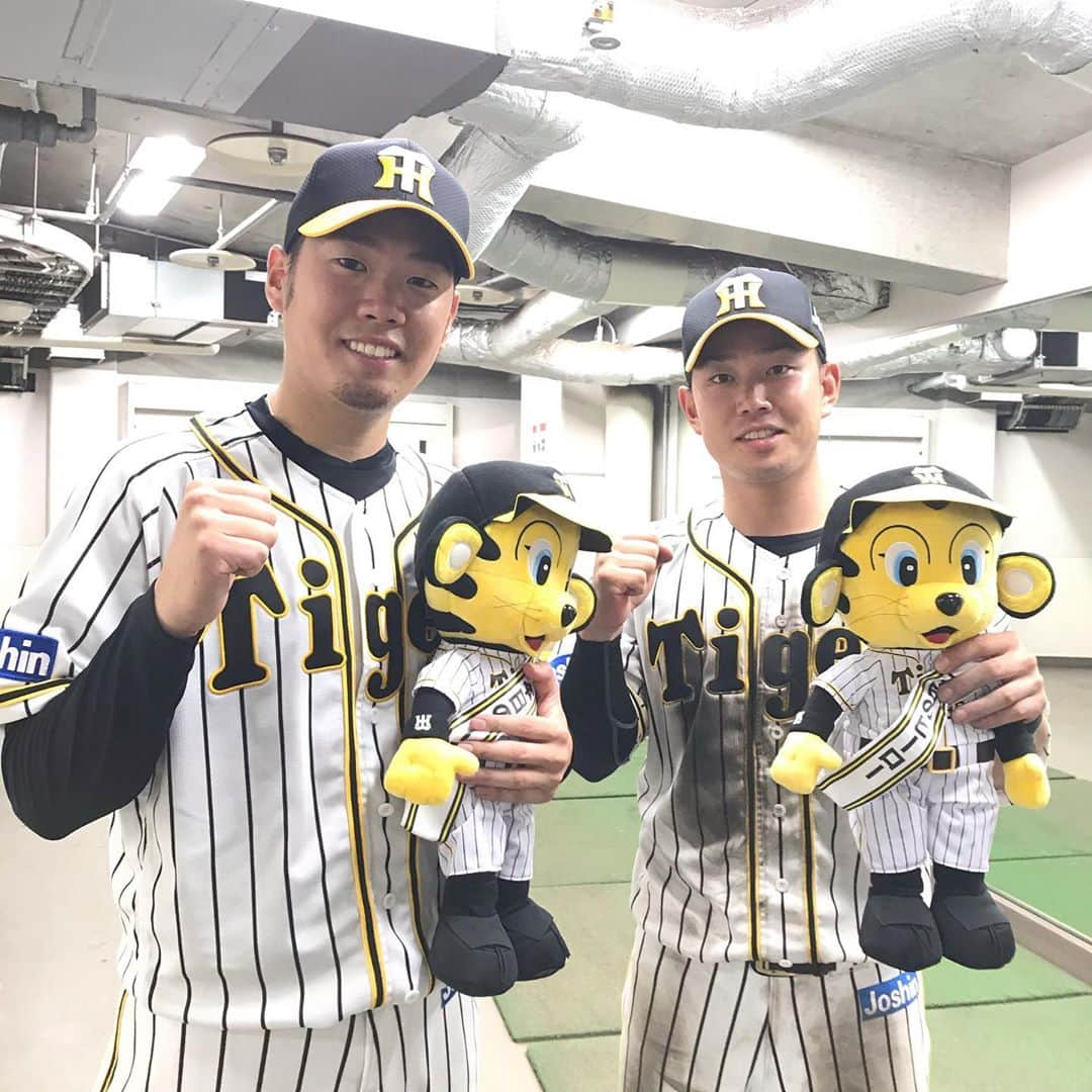 阪神タイガースさんのインスタグラム写真 - (阪神タイガースInstagram)「今日のヒーロー西投手＆糸原選手‼️ #西勇輝 選手 #完投勝利 #ナイスピッチング✨ #糸原健斗 選手 #2試合連続ヒーロー #ナイスバッティング✨ #今日のヒーロー #阪神タイガース #its勝笑timeオレがヤル」7月18日 21時06分 - hanshintigers_official